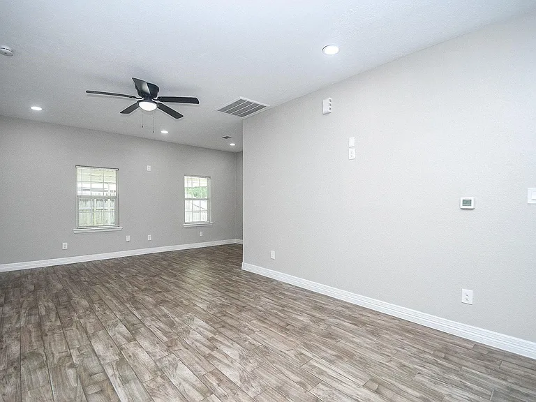 1405 Richard Ave — Photo 4