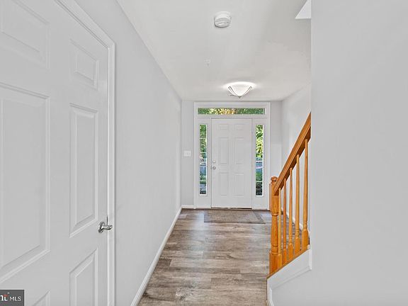 2nd image of 509 Bridgeport Pl