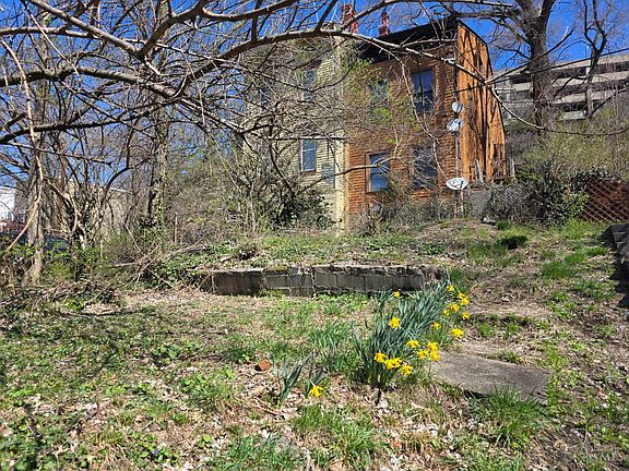 5th image of 114 Winkler St