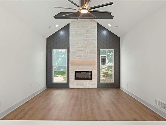3rd image of 706 N Main St