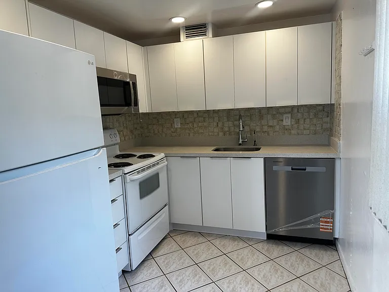394 Normandy Ln #I — Photo 14