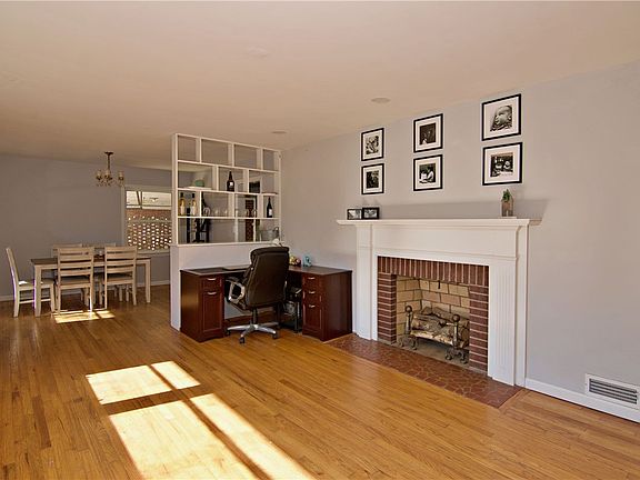 3rd image of 222 Bedford Forest Ave