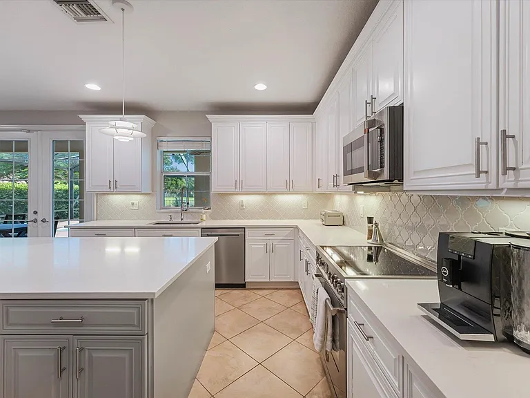 10731 Ivanhoe Ln — Photo 9