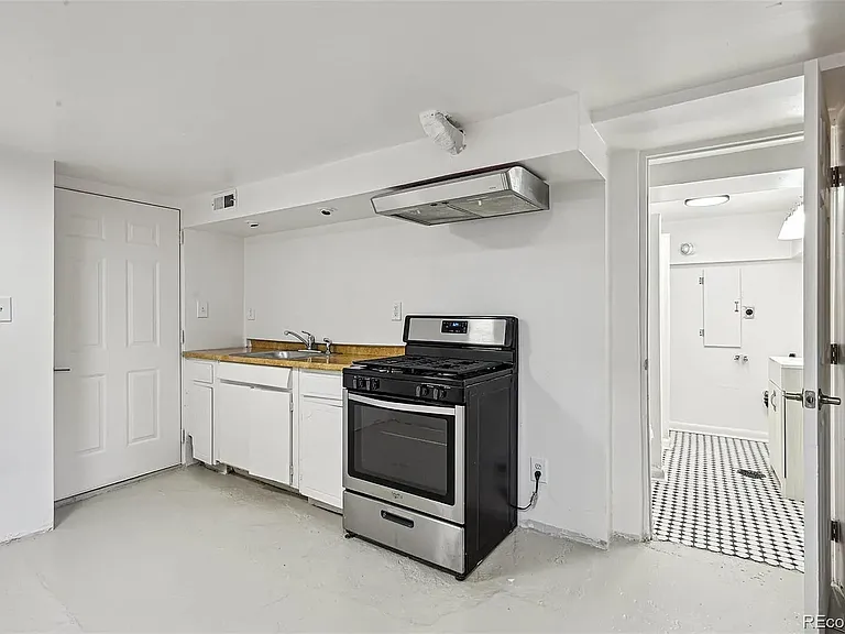 253 N Lincoln St #4 — Photo 2