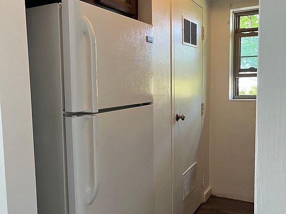 5th image of 1536 Davis Ave APT 201