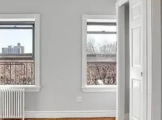 213 E 26th St APT 3C, New York, NY 10010