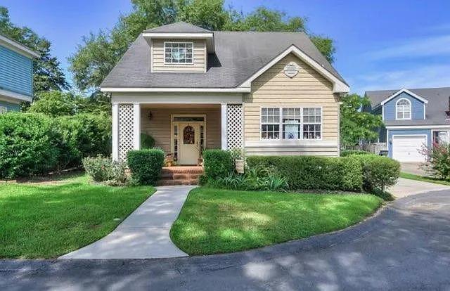 3 bed, 3.0 bath, 1598 sqft, $1,700 — Photo 1