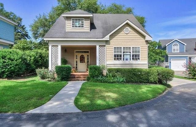 1st image of 37 Queens Ct