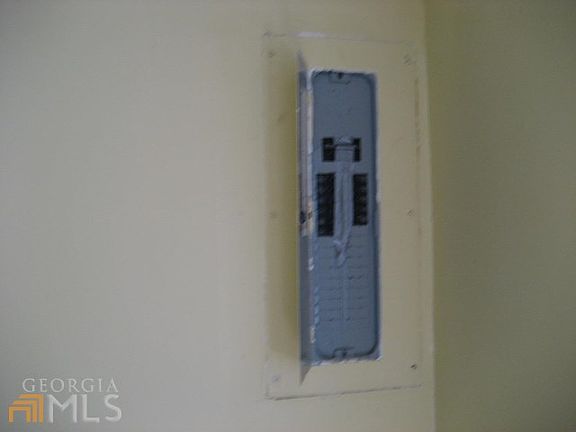 3rd image of 591 N 6th St