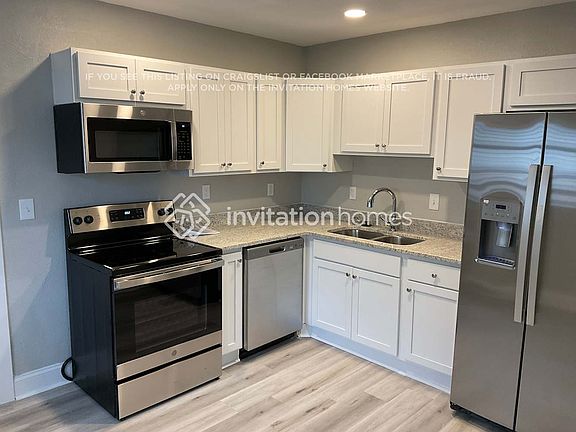 5th image of 4657 Iris St N