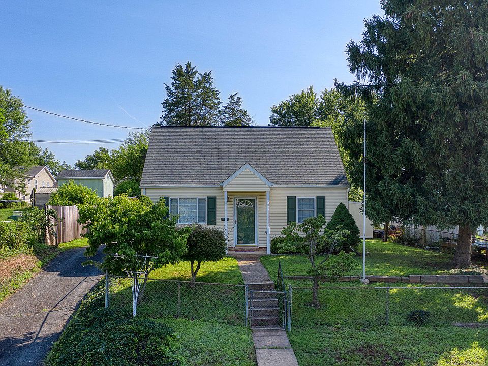 1st image of 192 Cabbel Dr