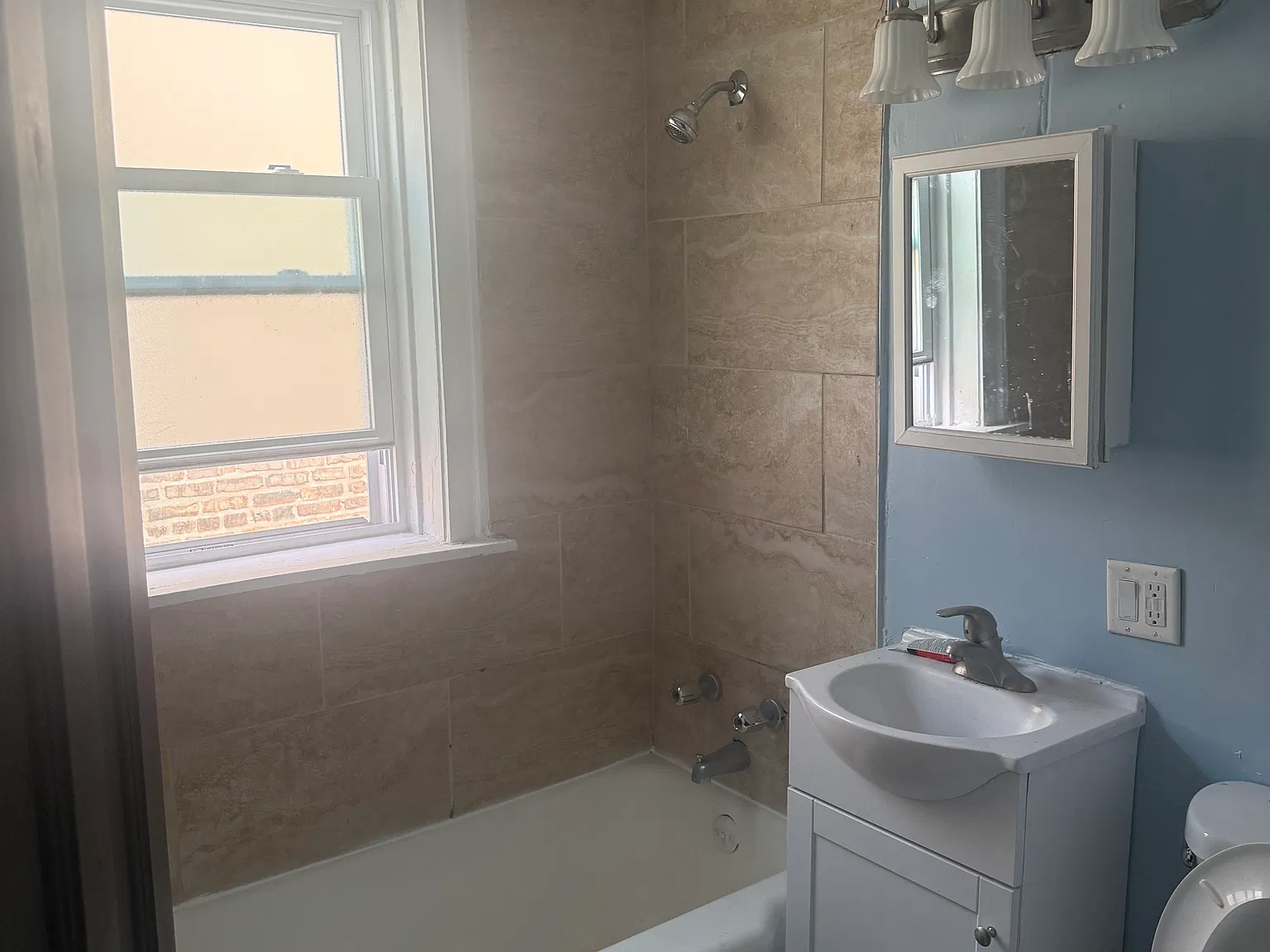 10921 S Vernon Ave — Photo 4