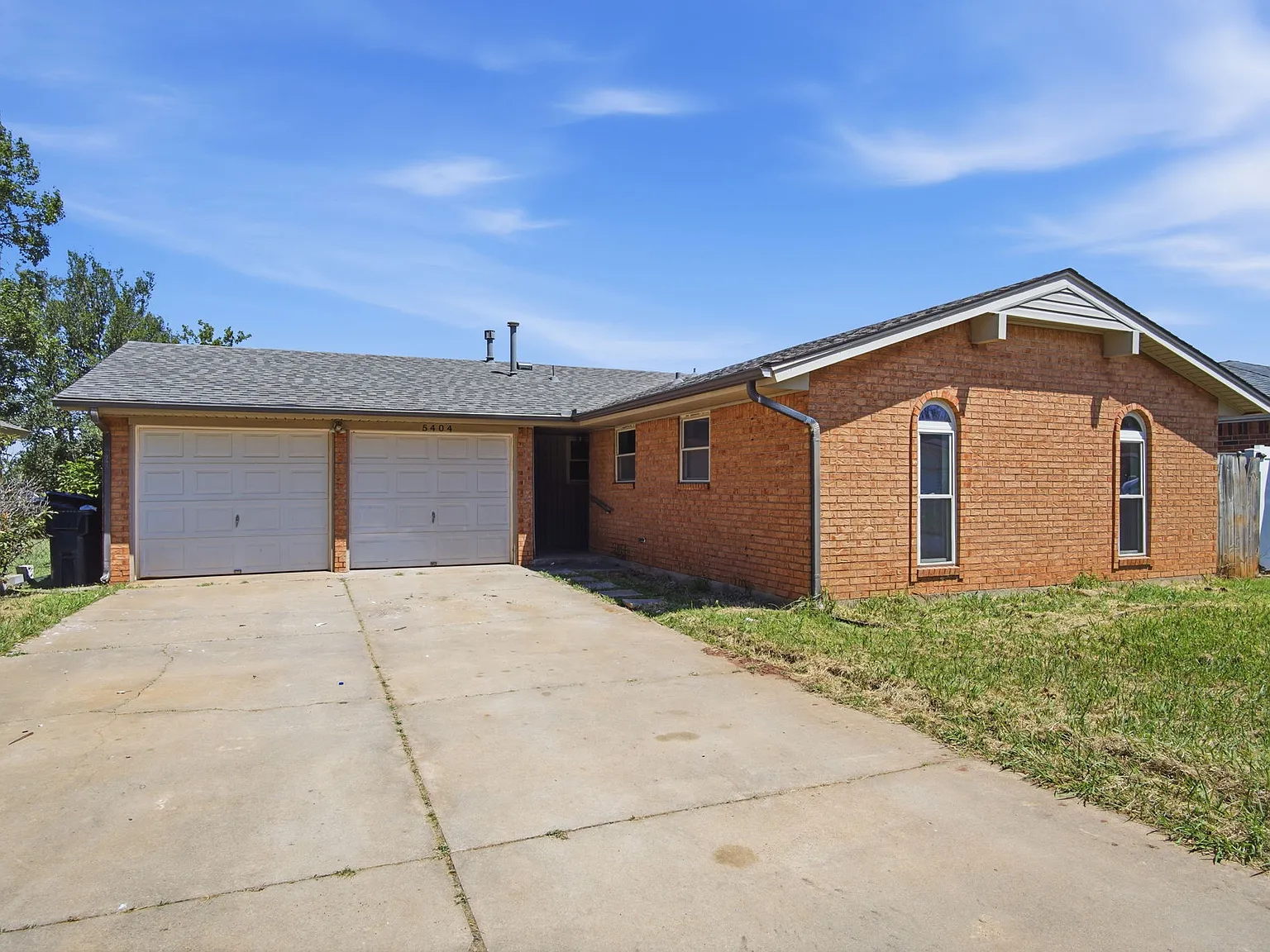 3 bed, 1.5 bath, 1976 sqft, $1,395 — Photo 2