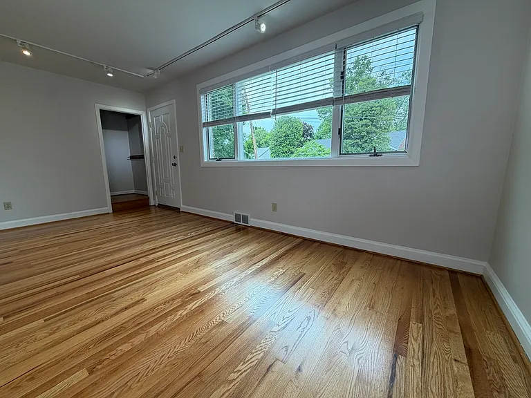 126 Median Dr — Photo 7