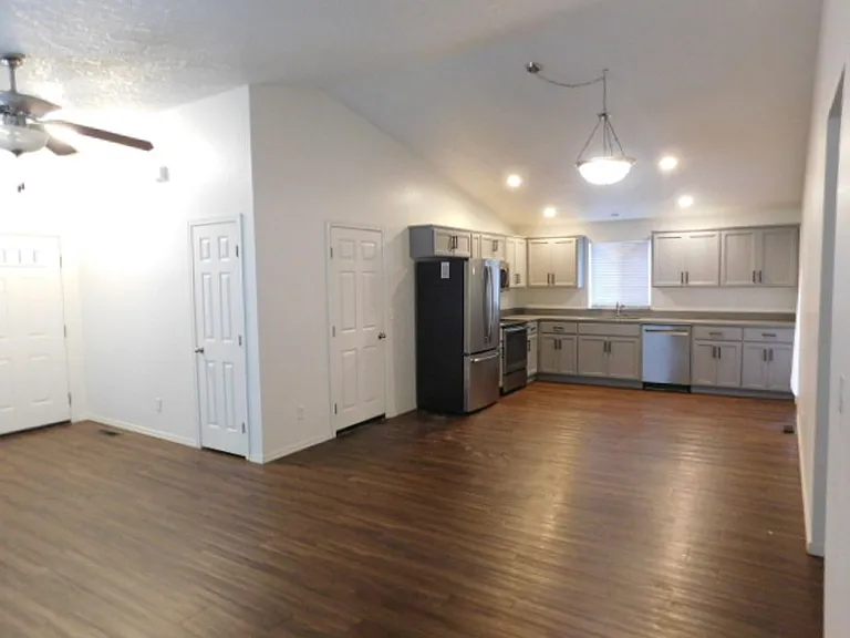 888 Creek Ct NW — Photo 3