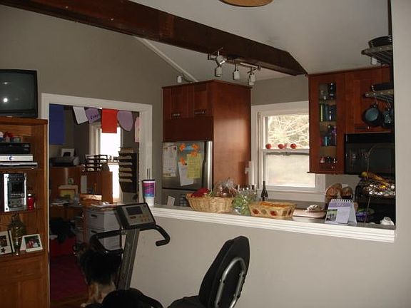 3rd image of 8 Cedar Ter N
