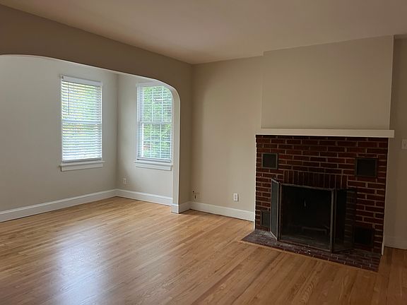 4th image of 72 Maplehurst Ave #1