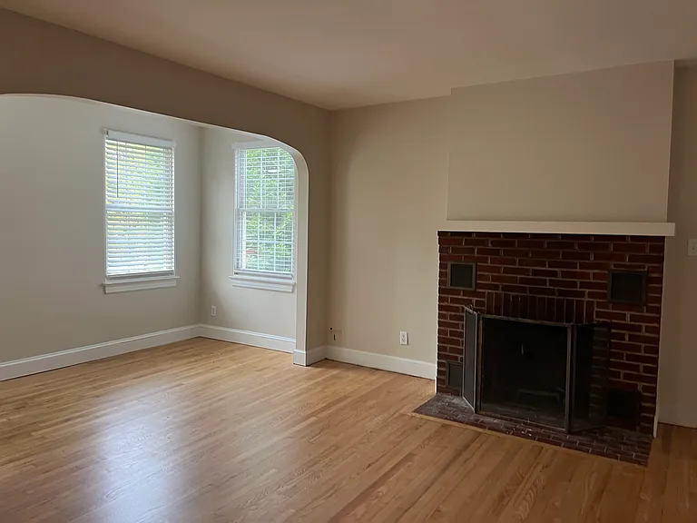 72 Maplehurst Ave #1 — Photo 4