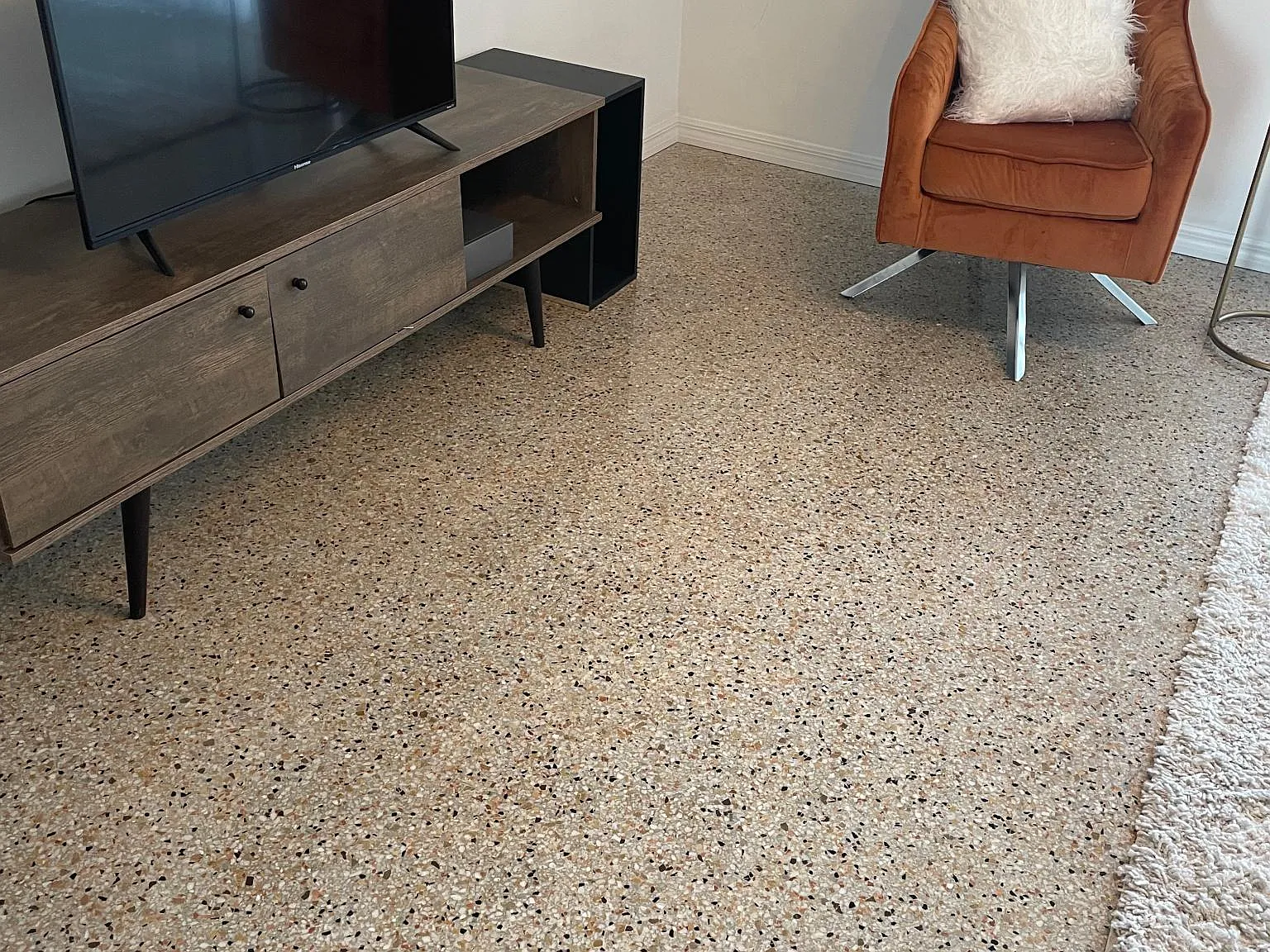 2 bed, 758 sqft, $1,995 — Photo 3