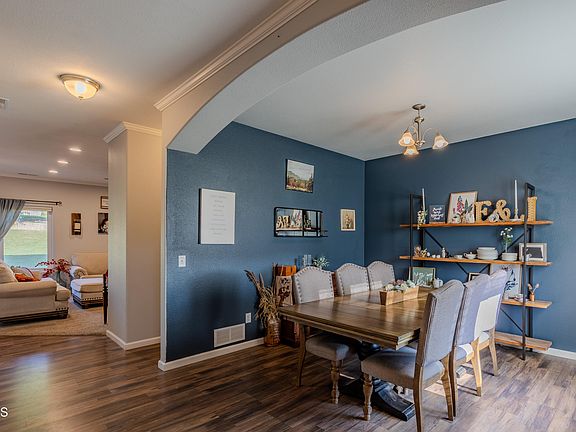 3rd image of 729 Walter Way