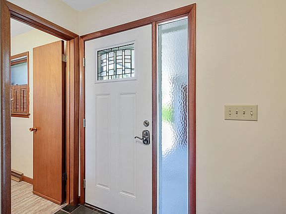 2nd image of 404 W Evergreen Ct