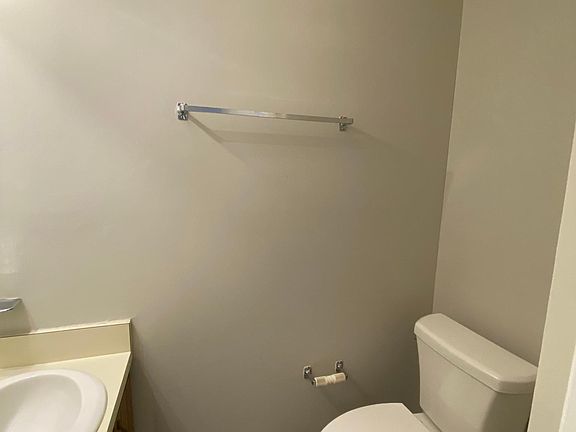 4th image of 2502 Hidden Cove Ct APT B
