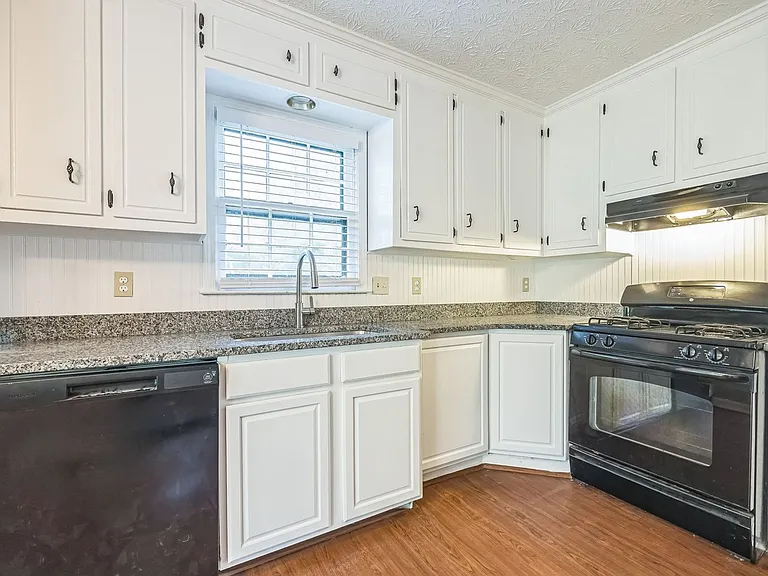 240 Brandenburgh Cir — Photo 14