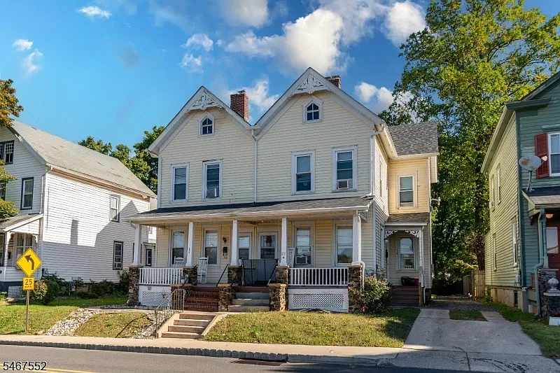 1 bed, 1.0 bath, $2,100 — Photo 2