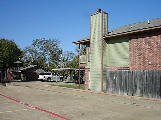 2nd image of 408 N Oak St APT A