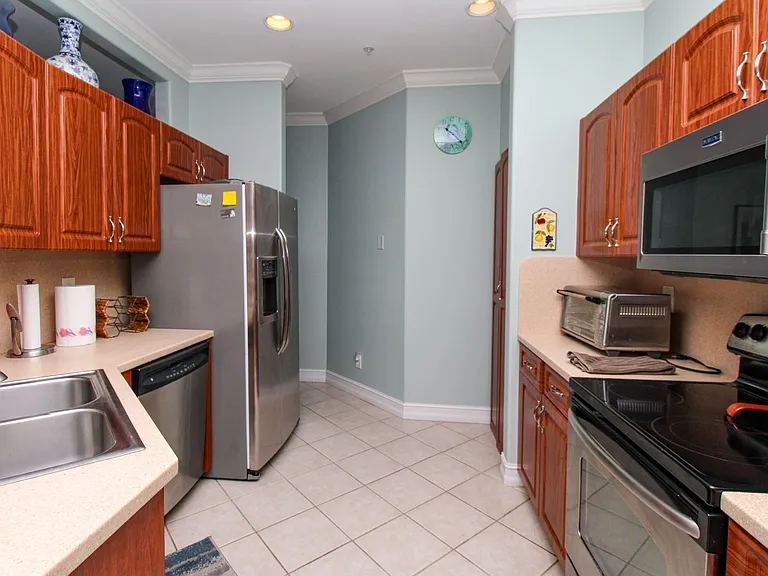 817 Carrick Bend Cir #101 — Photo 32