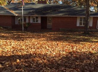 806 Briarwood Ln, Nevada, MO 64772