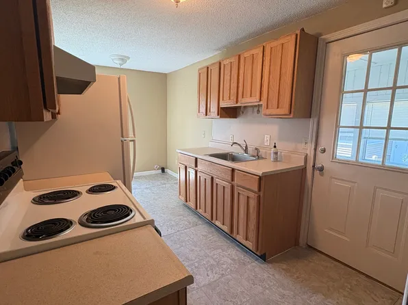 160 East St, Chicopee, MA 01020
