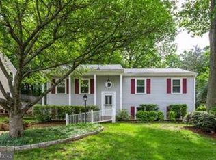 6823 Lamp Post Ln, Alexandria, VA 22306