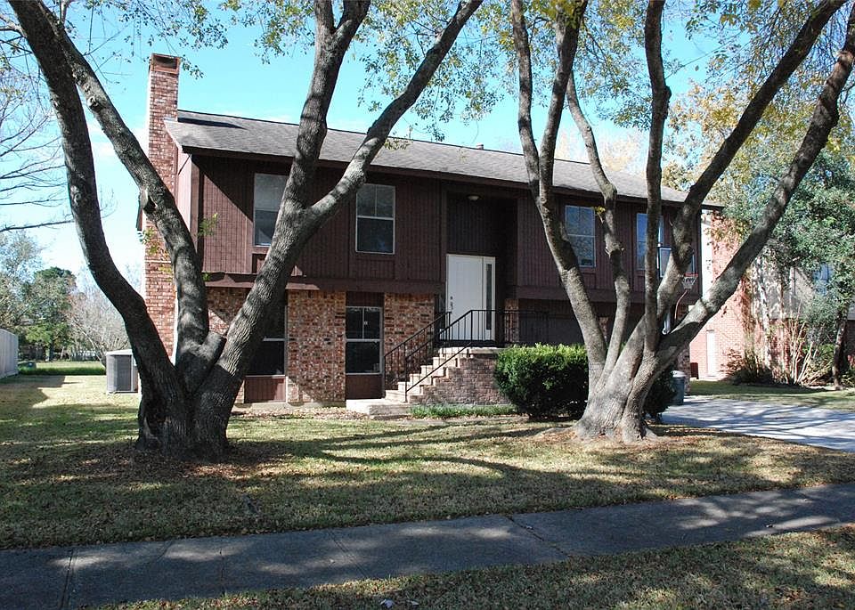1st image of 424 E Castle Harbour Dr
