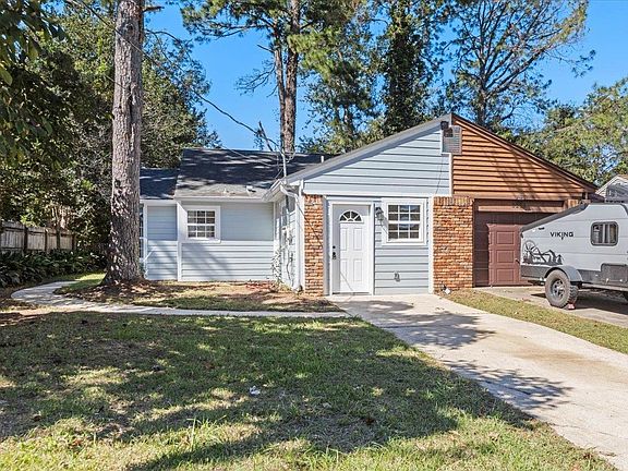 2nd image of 3234 Albert Dr