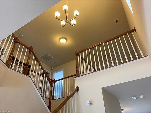 3rd image of 958 Silver Leaf Dr
