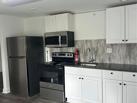 5th image of 634 S Sycamore St #4