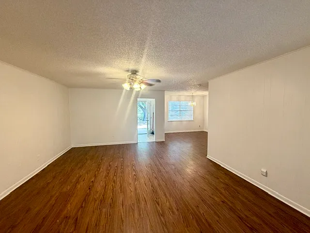 1365 W Hyman St — Photo 12