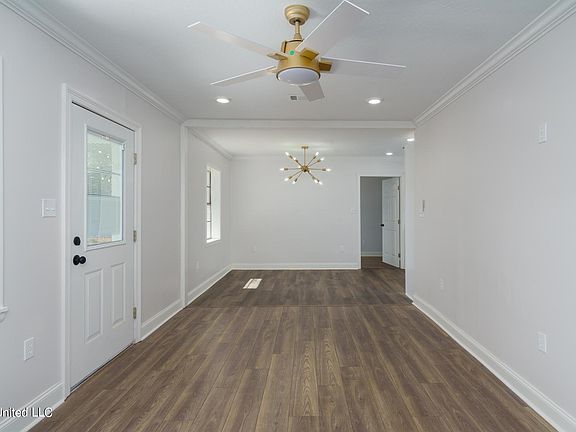 4th image of 2432 Monroe Rd