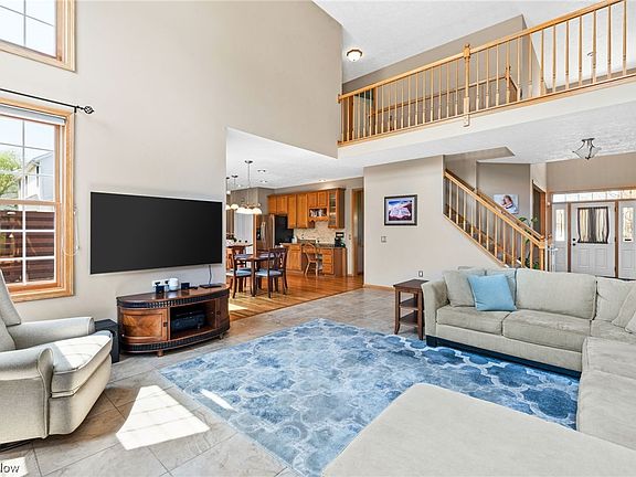 3rd image of 11855 Queensbridge Ln