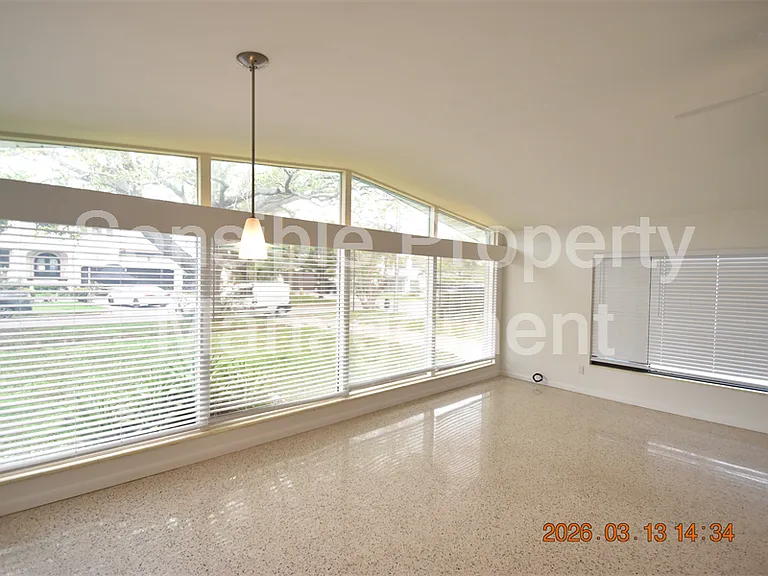 528 Suwanee Cir — Photo 2