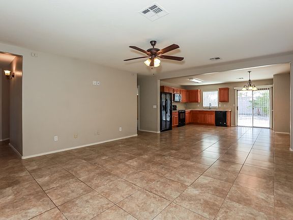 4th image of 2081 E Paso Fino Dr