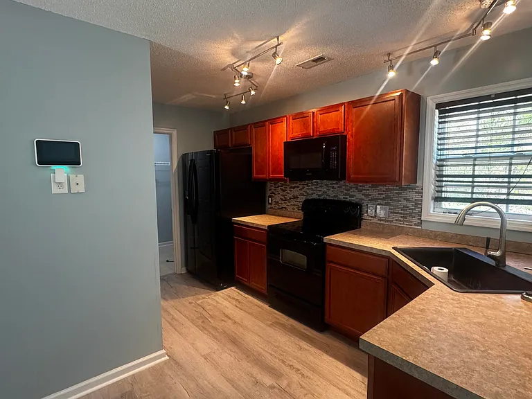 104 Republic Ct — Photo 5