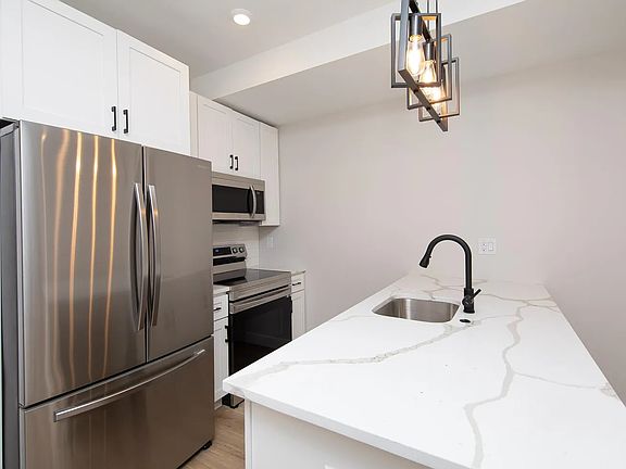 2nd image of 935 W Dauphin St #2