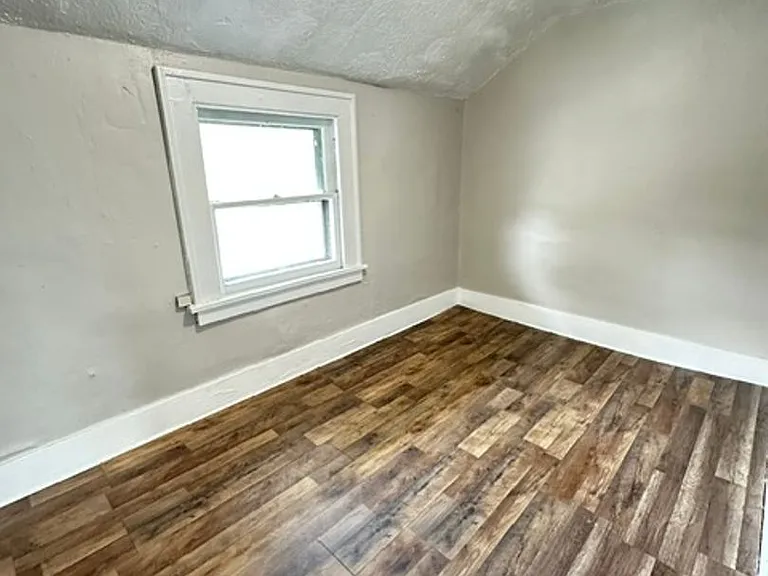 1007 Brownell Ave — Photo 6