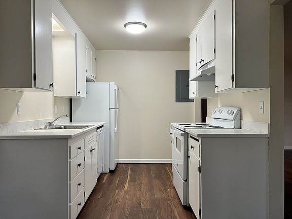3rd image of 1728 NE 145th St #301