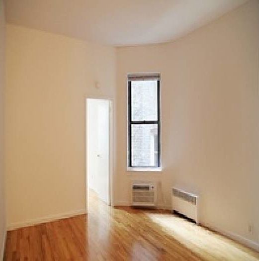 1st image of 213 E 81st St