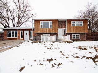 206 Cottonwood Ln, Gillette, WY 82718