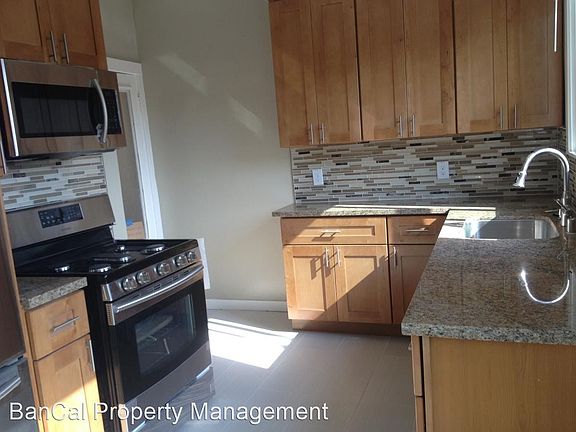 5th image of 900 Bay St APT 9