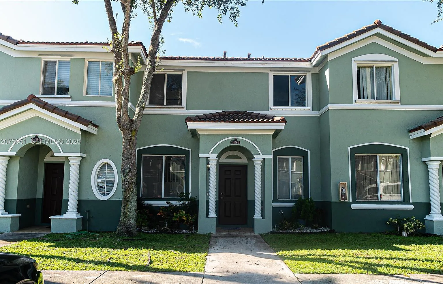 3 bed, 2.5 bath, 1200 sqft, $2,200 — Photo 1
